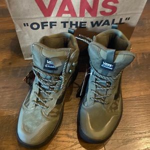 VANS new GORE-TEX boots size men 8.5